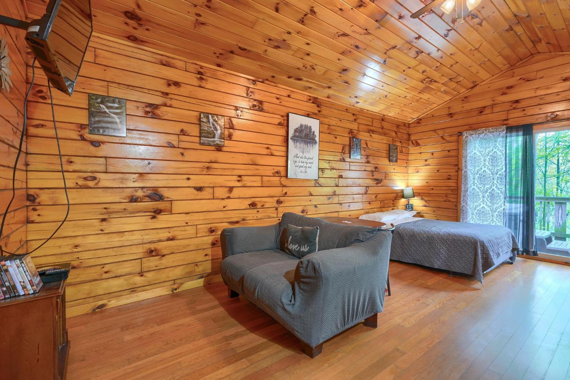 Blue Rose Cabins - Wildwoods Cabin โลแกน ภายนอก รูปภาพ